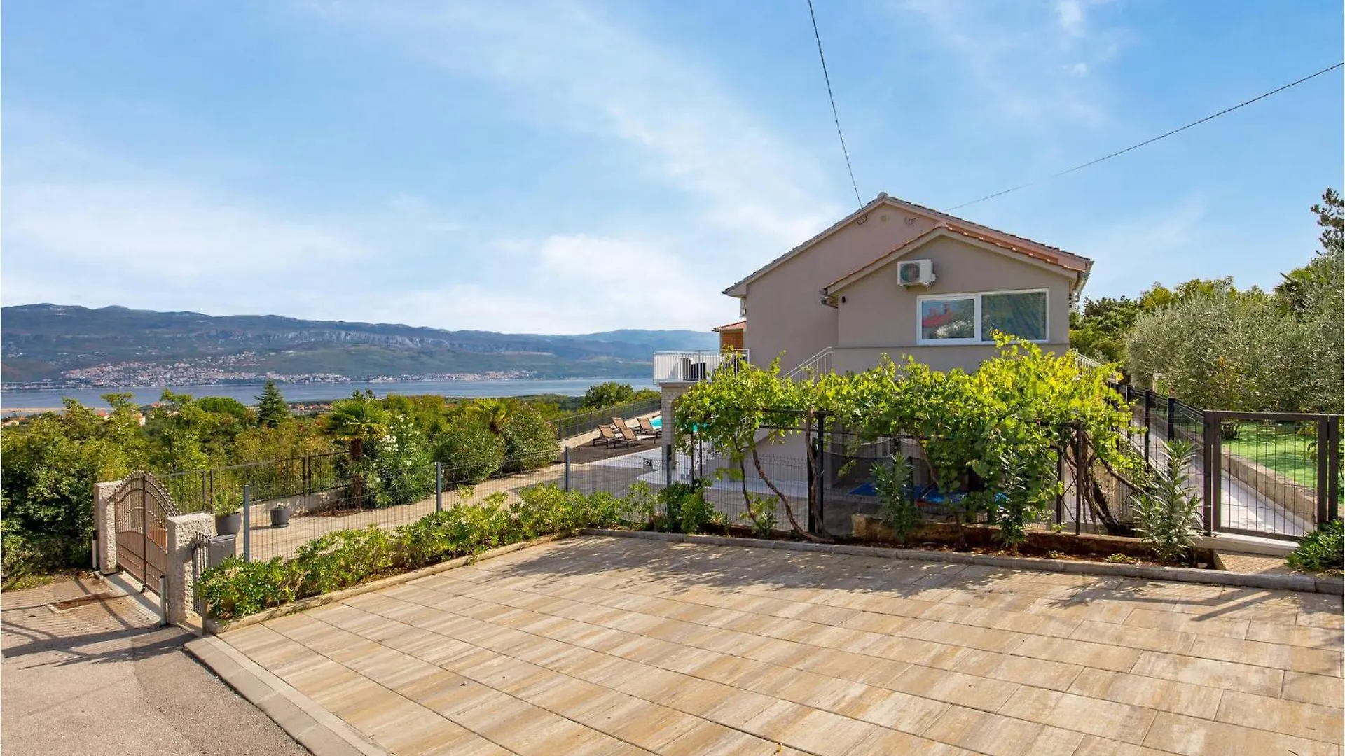 Holiday home Awesome Home In Polje With House Sea View
